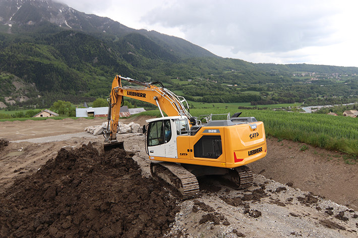Departamento de los Altos Alpes: La excavadora de cadenas Liebherr R 926 G8 seduce a SATP